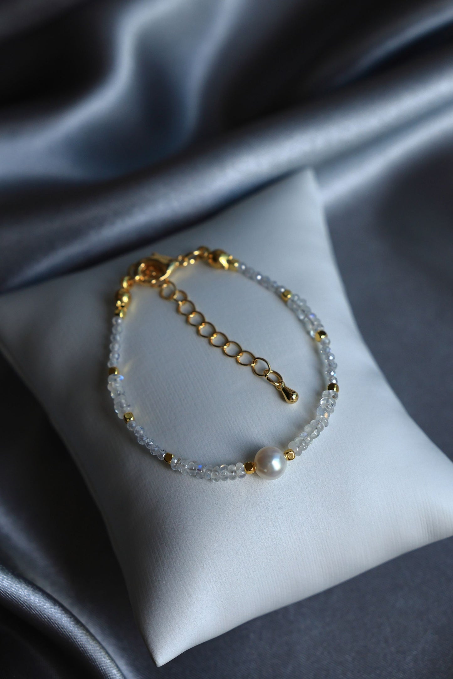 Bracelet made of Natural Moonstone, Zircon and Freshwater Pearl