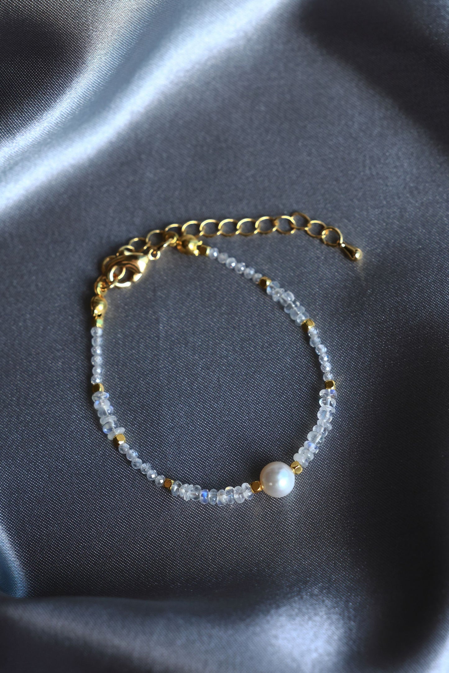 Bracelet made of Natural Moonstone, Zircon and Freshwater Pearl