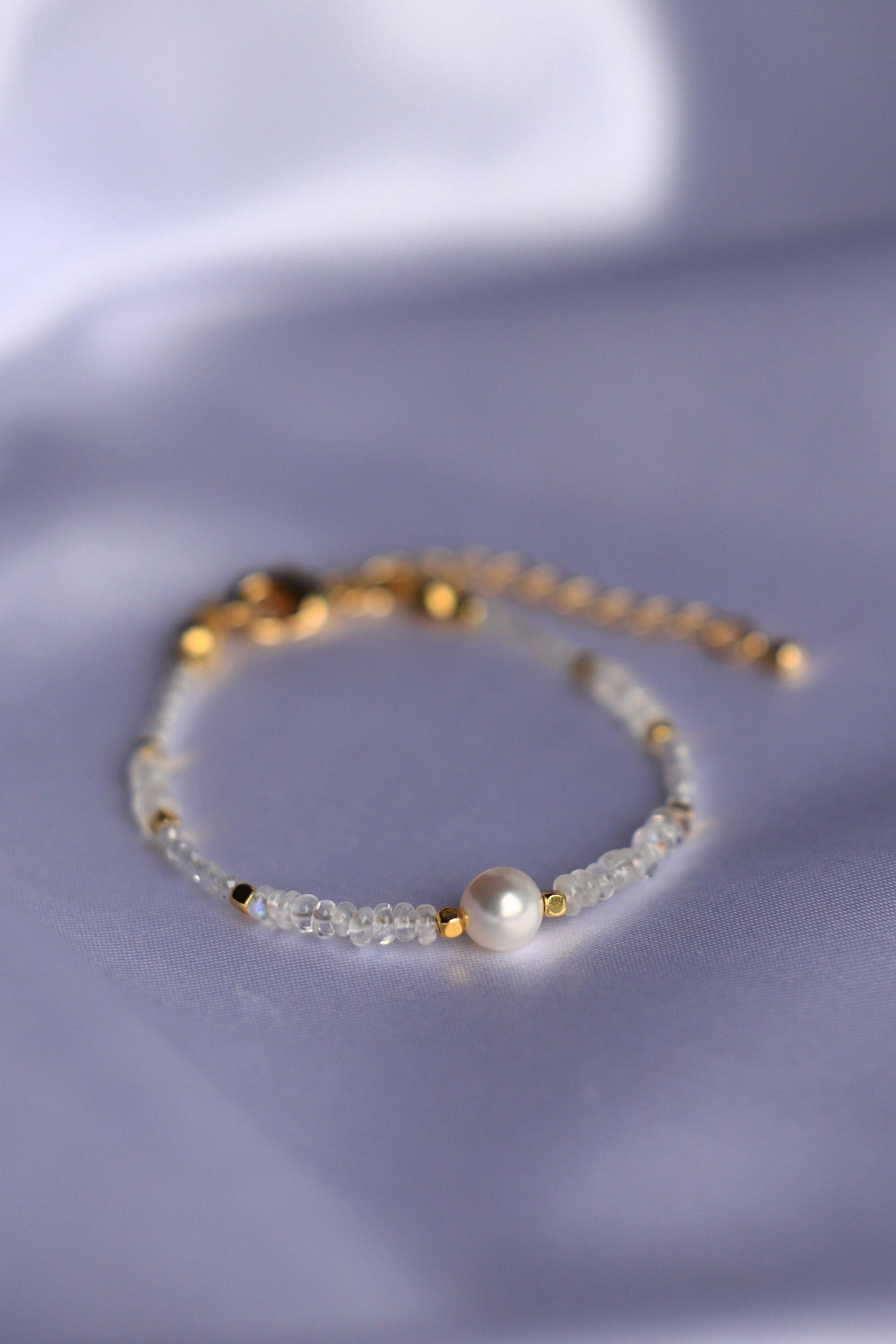 Bracelet made of Natural Moonstone, Zircon and Freshwater Pearl